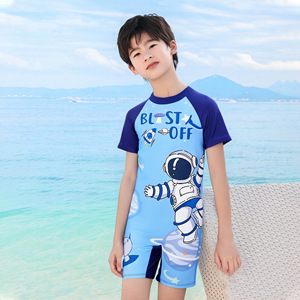 ชุดว่ายน้ำวันพีซสำหรับเด็กชายแห้งเร็วพิมพ์ลายนักบินอวกาศชุดว่ายน้ำสำหรับเด็กอายุ 3-12 ปีแขนสั้นสีน้ำเงิน - Product Image 1