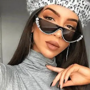 Doisyer 20212022 Nieuwe Mode Trend Dames Pc Roze Lens Zonnebril Kleine Cat Eye Vrouwen Diamanten Zonnebril Strass