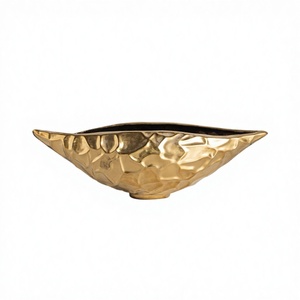 Pièce décorative en céramique Art Déco noire et dorée pour les occasions de mariage, vitrines haut de gamme, armoires en verre - Product Image 4