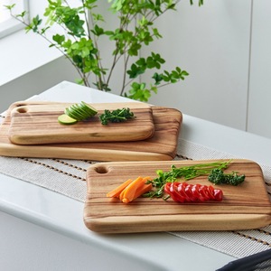 Planche à découper en bois <span class=keywords><strong>de</strong></span> <span class=keywords><strong>camphre</strong></span> en gros d'usine Planche à découper maison en bois massif planche à fromage - Product Image 6