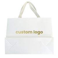 Sac en papier d'art biodégradable de luxe pour l'emballage de détail, avec logo gaufré, marquage à chaud et poignée longue, idéal pour vêtements, chaussures et accessoires
