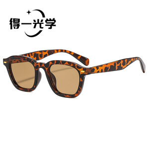 <b>Square</b> <b>Frame</b> <b>Sunglasses</b> Black PC UV400 Women's Fashion - Product Image 4