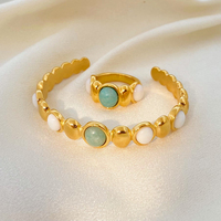 Bracelet ouvert joyas de acero inoxydable al por mayor acier inoxydable or 18 carats blanc jade contraste anneau boucle d'oreille ensemble de bijoux