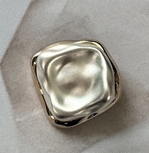 Wt biểu tượng tùy chỉnh quần jean áo sơ mi nút 4-Part Báo Chí từ vàng hợp kim kẽm Vòng mô hình khô làm sạch túi với phong cách Shank - Product Image 1