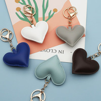 Breloques de sac en cuir PU coloré en forme de cœur avec fermoir, pendentifs pour sacs à main, porte-clés et ornements de poignet