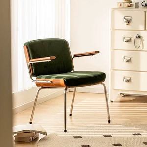 Silla de Salón de Estilo Nórdico, Tapizada en Terciopelo Verde, con Marco de Metal y Reposabrazos, Silla Moderna para Oficina en Casa - Product Image 1