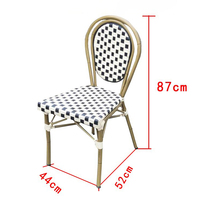 Chaises de bistrot modernes en rotin noir et blanc avec structure en aluminium, garantie 5 ans, tailles personnalisées pour hôtel et salon