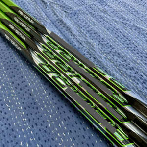 Hoja de fibra de carbono HyperCore duradera, palo de hockey sobre hielo, construcción resistente a los golpes para un rendimiento duradero - Product Image 5