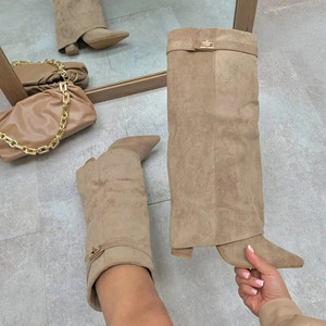 <span class=keywords><strong>Botas</strong></span> Altas a la Rodilla para Mujer OEM/ODM en Negro, Punta Afilada, Decoración de Hebilla Dorada, Tacón Robusto, Estilo Moderno de Moda Europea y Americana para Fiesta de Invierno - Product Image 3