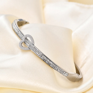 Bracelet en forme de cœur avec diamants pour femme, en acier inoxydable, ouvrable, bijou cadeau pour la Saint-Valentin, argent, or, or rose, 50 mm - Product Image 1
