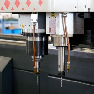 Centre d'usinage CNC 3 axes 4+2 pour la fabrication de fenêtres et portes en <span class=keywords><strong>PVC</strong></span> et aluminium, service OEM - Product Image 6