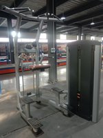 Station d'entraînement commerciale de traction et de traction, machine à tremper assistée avec système de compteur de poids pour la musculation du haut du corps