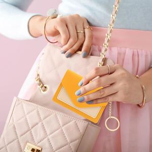 Estuche Personalizado de Cuero PU con Protección de Privacidad y Anillo para Llaves, Organizador de Pastillas y Tarjetas - Product Image 3