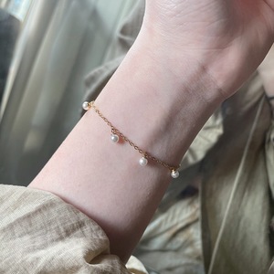 <span class=keywords><strong>Bracciale</strong></span> estivo alla moda per ragazze con catena a maglie in acciaio inossidabile placcato oro 18 carati e ciondoli a perla rotonda, resistente all'ossidazione. - Product Image 2