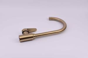 Robinet de <span class=keywords><strong>cuisine</strong></span> à une poignée de style classique avec finition or PVD Installation facile à un trou pour robinet d'eau - Product Image 4