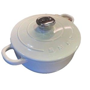 Olla de Hierro Fundido Esmaltada Sm Smaijia de 24 cm con Tapa, Compatible con Inducción, Apta para Horno, para Guisos y Sopas - Product Image 5