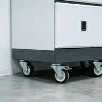 Armoire de laboratoire mobile tout acier avec trois tiroirs, une porte et un rangement par tiroir pour postes de travail de laboratoire organisés