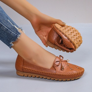 <span class=keywords><strong>Mocassini</strong></span> piatti da <span class=keywords><strong>donna</strong></span> taglie forti personalizzati all'ingrosso, in pelle PU, slip-on leggeri, scarpe casual alla moda con fiocco - Product Image 2
