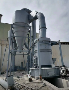 Broyeur Raymond à poudre fine unique avec moteur AC, capacité de 4 à 15 t/h pour l'industrie de la séparation minérale avancée - Product Image 5