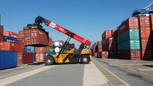 Dapat Diandalkan 45 Ton kontainer tiang jangkauan <span class=keywords><strong>Stacker</strong></span> SRSC45V5 peralatan pengangkat dengan kontrol yang tepat dan jaminan layanan - Product Image 4