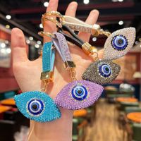 Le nouveau porte-clés œil du diable serti de diamants convient aux décorations intérieures de voiture, aux pendentifs de sac ou aux cadeaux commémoratifs