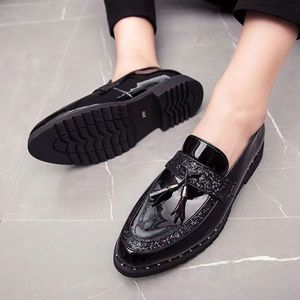 Nuevos zapatos de <span class=keywords><strong>charol</strong></span> brillante informales para hombre con logotipo personalizado, vestido de negocios a la moda, zapatos de <span class=keywords><strong>charol</strong></span> de punta suave para hombre - Product Image 2