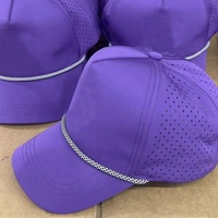 Casquette de sport pour homme en nylon à 5 panneaux découpée au laser, avec patch brodé, étiquette tissée, imperméable, personnalisable, pour le golf, avec logo en silicone