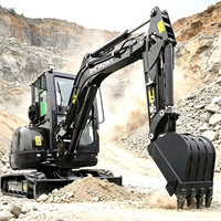 Mini-excavatrice, petite pelleuse, pour des travaux de terrassement précis dans les zones urbaines, les bordures de routes, les fossés et les travaux auxiliaires de construction.