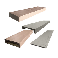 Garde-corps en verre d'escalier en bois et acier à double faisceau denté et durable personnalisable pour une utilisation intérieure moderne d'appartement en duplex et de loft d'hôtel