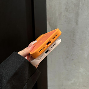 Coque en silicone liquide magnétique pour <span class=keywords><strong>iPhone</strong></span> 17 <span class=keywords><strong>Pro</strong></span>, avec dos en microfibre – Vente en gros - Product Image 6