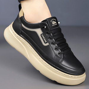 New style white sneakers - lightweight and casual <b>shoes</b> that are versatile and anti-slip with <b>soft</b> soles. Men's one-piece slip-o - Product Image 1