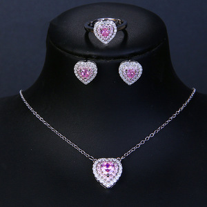 Conjunto de Joyería Delicado para Boda o Compromiso, Aretes y Collar con Halo de Corazón de Latón y Circonitas Rosas - Product Image 2
