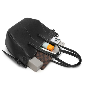 กระเป๋าถือ<span class=keywords><strong>ผู้หญิง</strong></span>ดีไซน์เนอร์สั่งทำขายส่ง กระเป๋าสะพายไหล่ PU คุณภาพสูงทันสมัย ความจุเยอะ มีหลายสี - Product Image 3