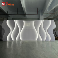 Support de toile de fond mural incurvé LED sur mesure, panneau ondulé en PVC blanc pour décoration de scène de mariage, idéal pour les entreprises de location