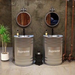 Mobile Bagno Industriale <span class=keywords><strong>Vintage</strong></span> in Metallo a Barile, Lavabo Retrò a Forma di Fusto <span class=keywords><strong>con</strong></span> <span class=keywords><strong>Specchio</strong></span> per Uso Commerciale - Product Image 1