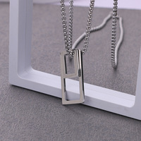 Colliers et foulards tendance personnalisés unisexes avec pendentif carré géométrique simple et élégant pour couples