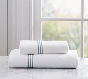 Toalla de baño de lujo personalizada con logotipo de hotel, Sábana de baño blanca lisa, 100% algodón con bordado, 3 líneas - Product Image 4
