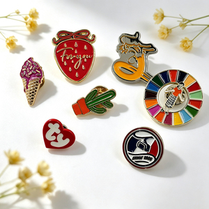 Broche commémorative personnalisée en alliage de zinc, émail souple, forme de coquille scintillante, pour collection de fans - Product Image 6