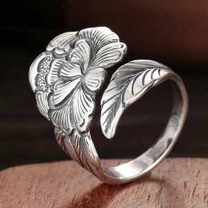Anello Aperto con Fiore di Peonia, Stile Etnico Vintage, Elegante Gioiello da Dito per Donna, Uso Quotidiano - Product Image 1