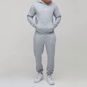 Conjunto Deportivo de Dos Piezas para Hombre, Sudadera Ligera con Capucha y Pantalones Jogger con Puños Ajustados, Estilo Básico Personalizado - Product Image 4