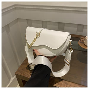 กระเป๋าสะพายไหล่ใบเล็กสำหรับผู้หญิงแฟชั่นวินเทจใหม่ลายการ์ตูนวัสดุ PU - Product Image 4