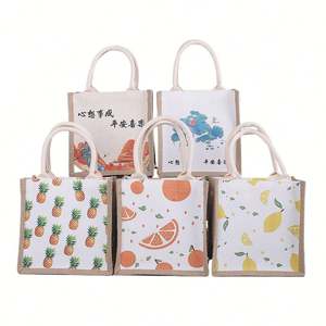 Sac fourre-tout de plage de Noël en toile de jute et en hessian avec poignées en cuir - Product Image 1