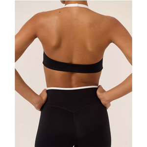 Conjunto de yoga para mujer europeo-americano: Top tubo con bloques de color <span class=keywords><strong>y</strong></span> almohadillas, pantalón deportivo de cintura alta, ajustado, hasta el tobillo, de secado rápido. - Product Image 4