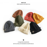 Nouveau bonnet en tricot jacquard tendance pour adulte, automne/hiver, style déchiré, pour temps froid, avec boucles métalliques, 48-50 cm