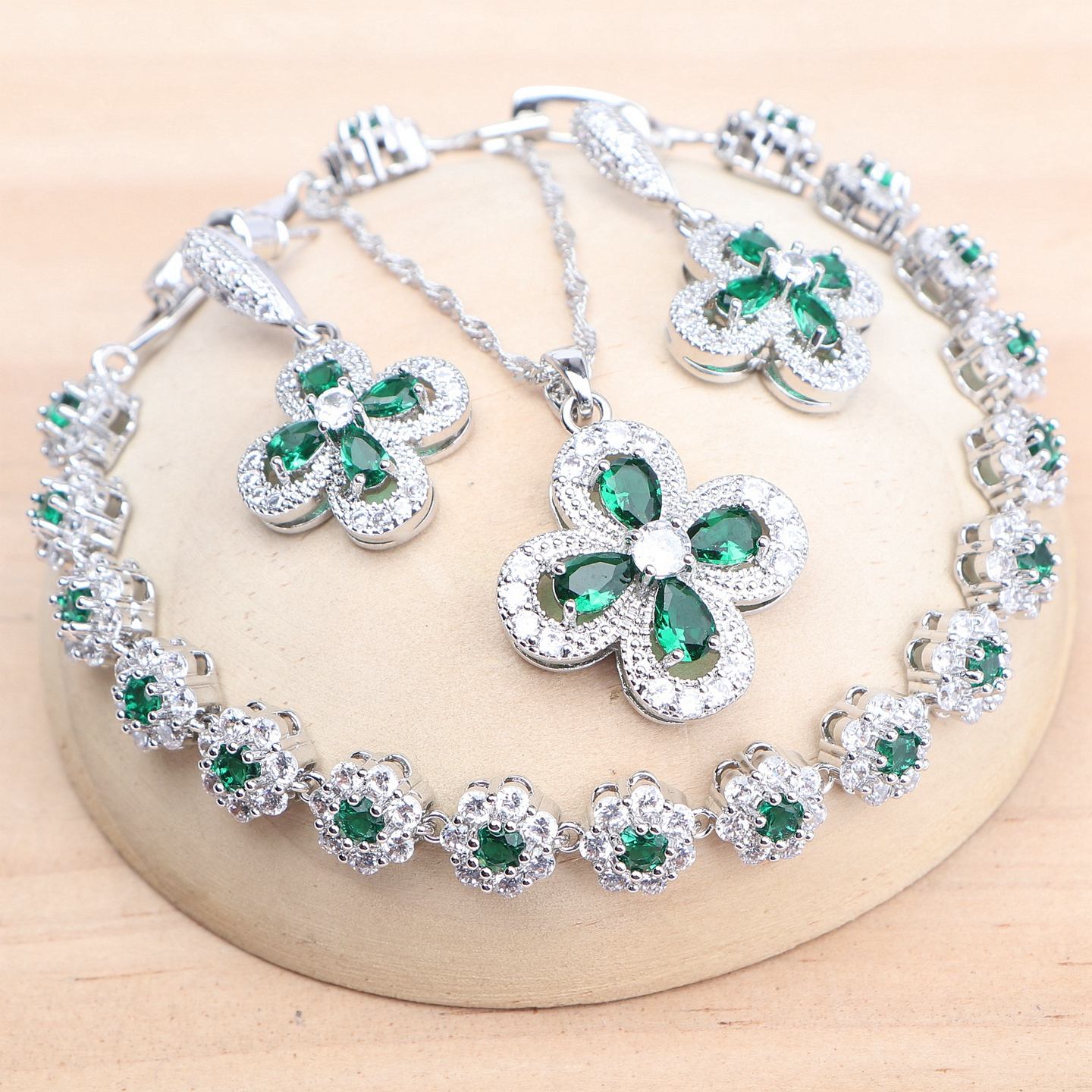 สีเขียว