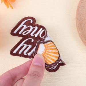 Patch brodé personnalisé à transfert thermique, logo sur tissu 100% brodé, patchs personnalisés à coudre ou thermocollants pour vêtements - Product Image 2