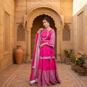 Lehenga de Seda Rosa con Choli Peplum y Bordado Aari, Estilo Holgado, Largo hasta el Suelo, Traje Tradicional Indio para Bodas, para Mujer - Product Image 6