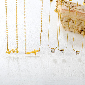 Collier minimaliste en acier inoxydable plaqué or 18 carats, forme numérique, chaîne claviculaire pour femme, bijou cadeau - Product Image 1