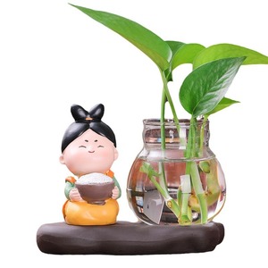 Figurine de dame de la dynastie Tang en résine, décoration de bureau avec vase en verre pour l'affichage de plantes vertes au bureau - Product Image 5