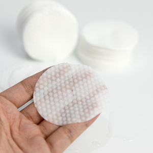 แผ่นเช็ดทำความสะอาดผิวหน้าแบบไม่ถักทอ สีขาวลายจุด คุณภาพสูง ผลิตจากวัสดุวิสโคส แผ่นโทนเนอร์แบบแห้ง เนื้อนุ่ม เย็นสบาย ช่วยบำรุงผิวให้ชุ่มชื้นและสะอาด - Product Image 3